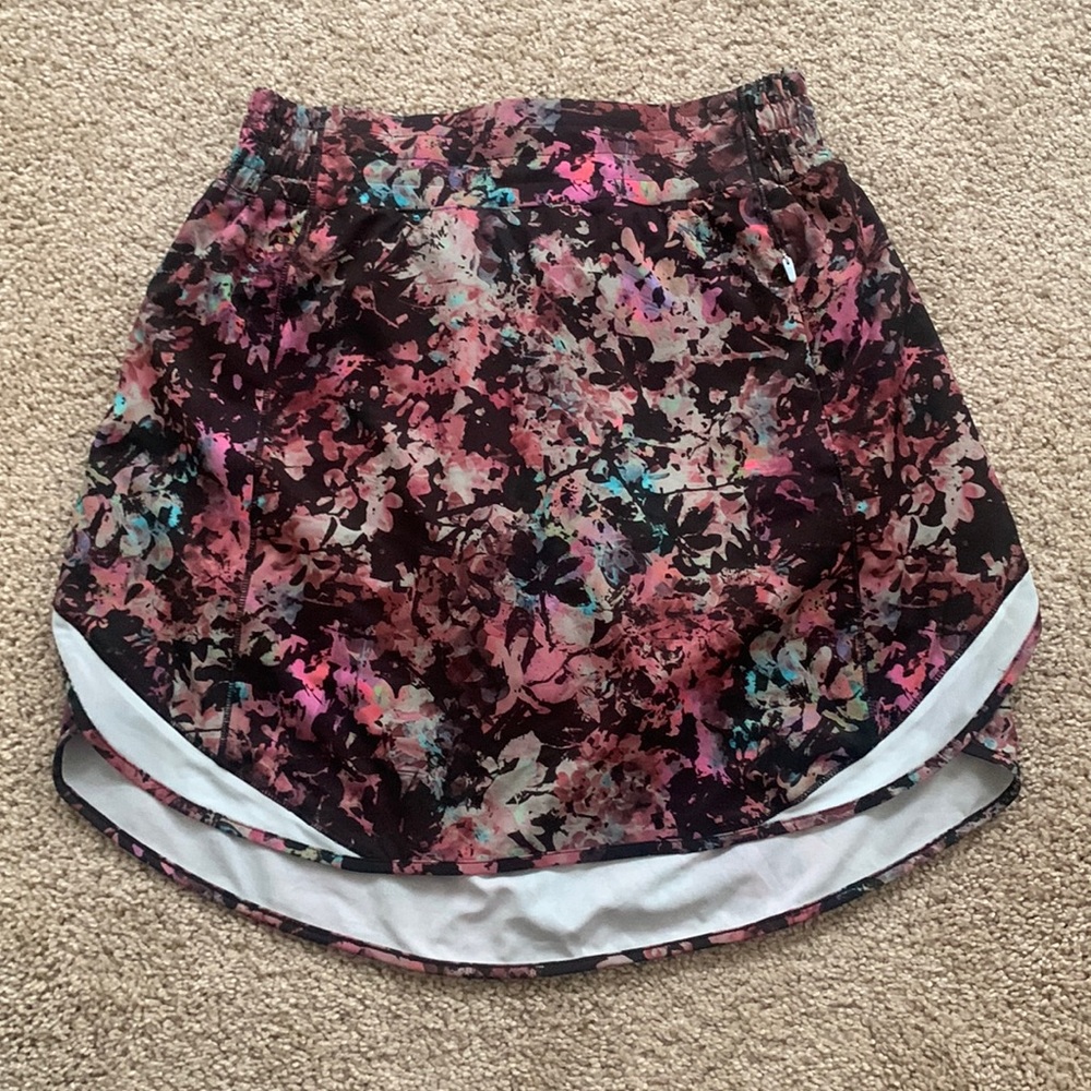 Lululemon 4” Hotty Hot Skirt. Size 4. New and never worn except for try on!